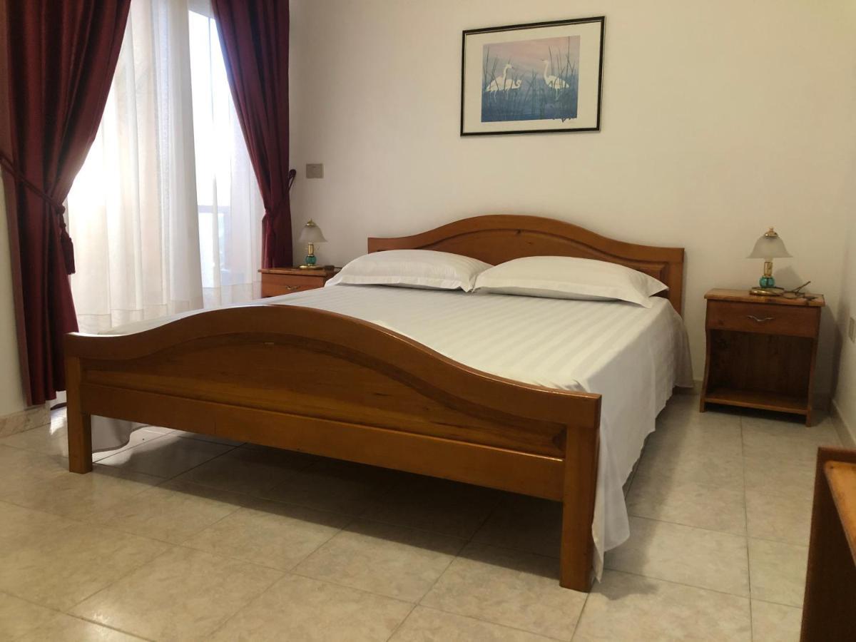 Villa Pepeto Durres Albania Bagian luar foto
